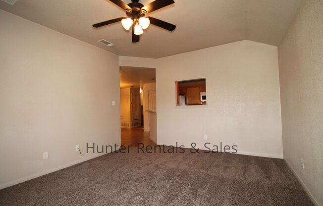 3 beds, 2 baths, $1,200, Unit Unit B