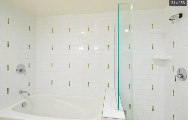 2 beds, 2 baths, $2,625, Unit # 320