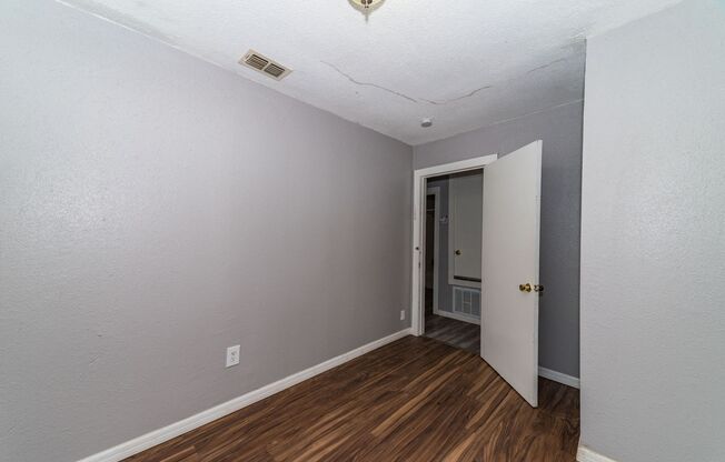 3 beds, 1 bath, $950, Unit 510-b