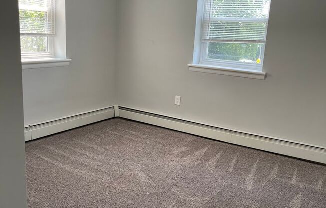 2 beds, 1 bath, 800 sqft, $1,695, Unit D - 33