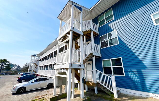 2 beds, 2 baths, 950 sqft, $1,740, Unit 2111-10 R