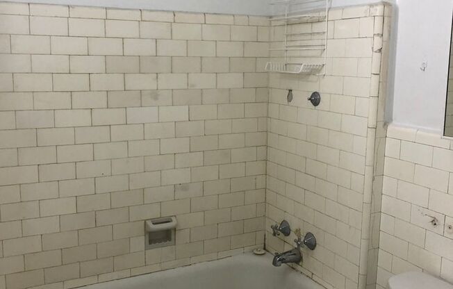 1 bed, 1 bath, 708 sqft, $1,340, Unit King Edward Annex 36