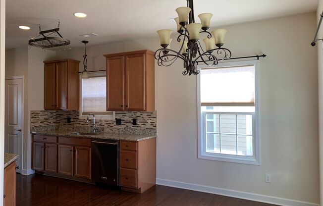 3 Bedroom 2.5 Bath Townhouse 1 Car Garage