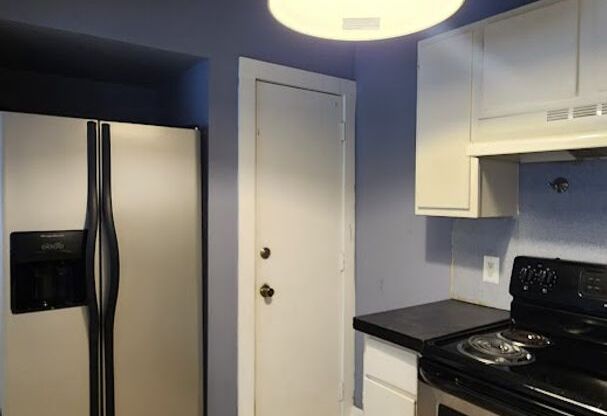 1 bed, 1 bath, 714 sqft, $825, Unit 514 NW 27th St, Apt 4