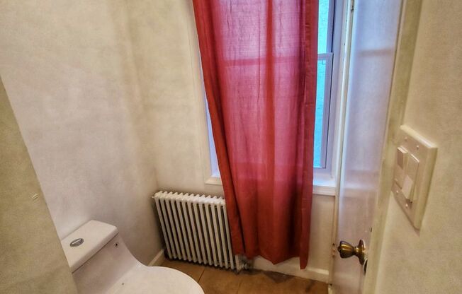 1 bed, 1 bath, 550 sqft, $1,150, Unit Unit 4