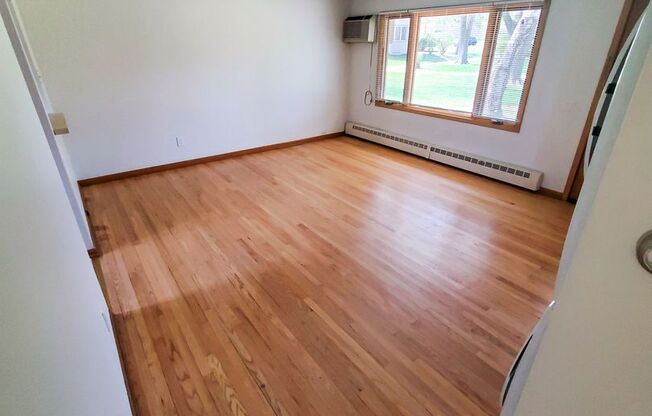 2 beds, 1 bath, 775 sqft, $1,379, Unit 2346-2