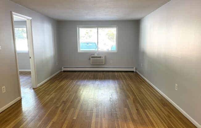 2 beds, 2 baths, 938 sqft, $2,700, Unit 7
