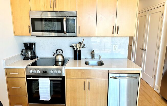 1 bed, 1 bath, $2,700, Unit 818