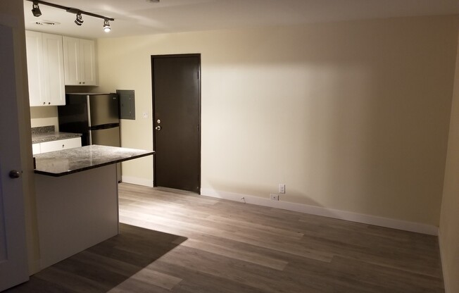 Studio, 1 bath, $725, Unit 18