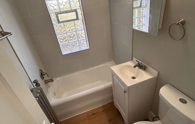 1 bed, 1 bath, $1,025, Unit 221
