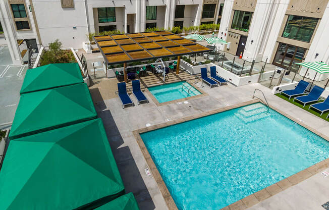 Outdoor Swimming Pool at The Mansfield at Miracle Mile, Los Angeles, California