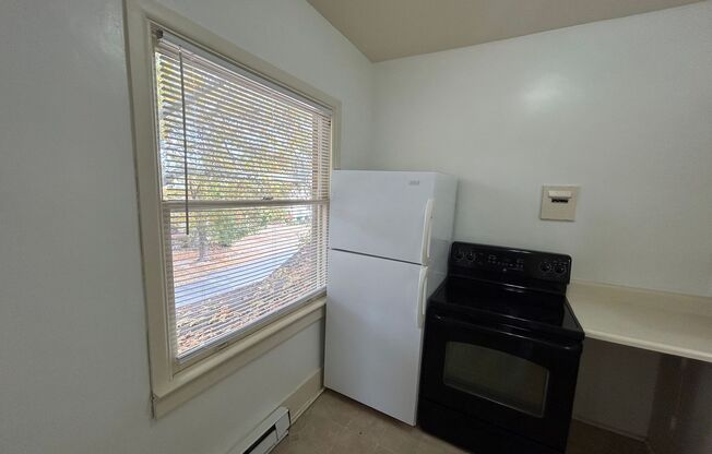 1 bed, 1 bath, 630 sqft, $995, Unit 4