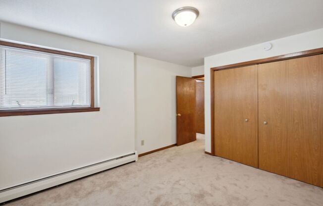 2 beds, 1 bath, 1,000 sqft, $1,350, Unit 2201-103