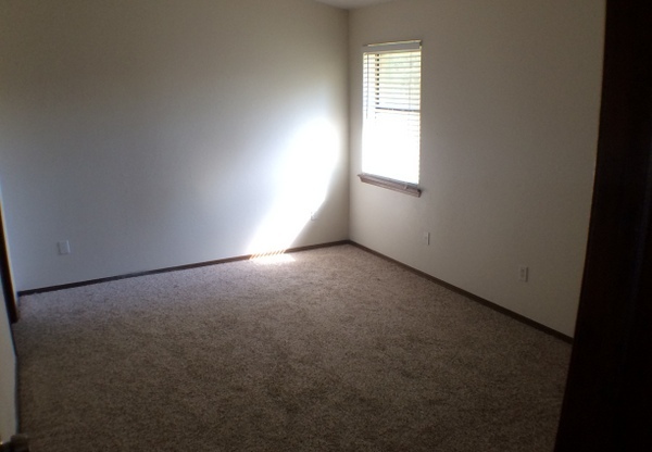 Move in Special!! 3 Bed, 2 bath, 2 car garage home - Noble, OK