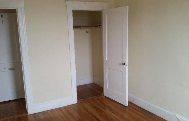 1 bed, 1 bath, $2,400, Unit 29