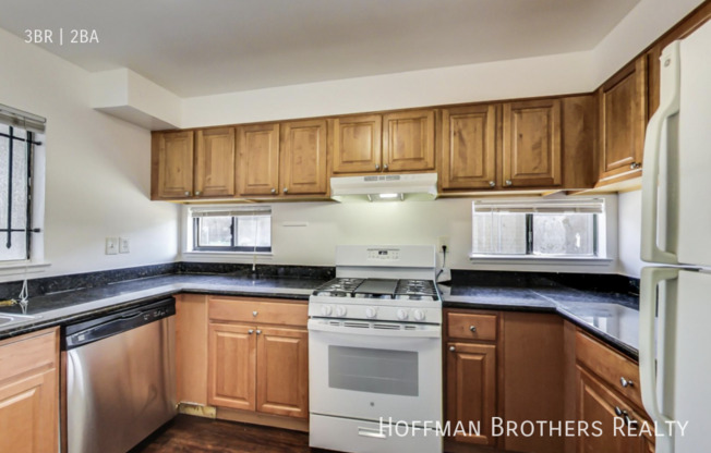 1425 38 AVE