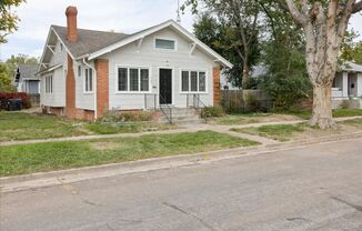 3 BEDROOM, PLUS 1 BONUS ROOM, 2 BATHROOM SINGLE FAMILY HOME CLOSE TO DOWNTOWN CHEYENNE