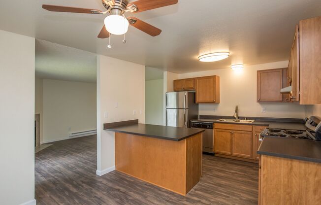 2 beds, 1 bath, 980 sqft, $1,445