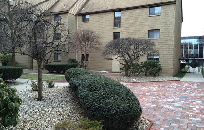 1 bed, 1 bath, 700 sqft, $1,800, Unit The Mews Condo