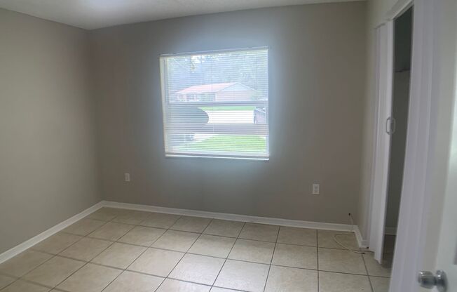 2 beds, 1 bath, 770 sqft, $1,100, Unit Birchwood 1