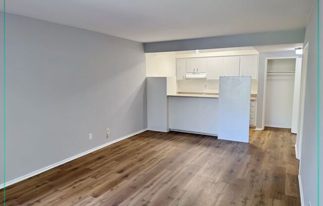 1 bed, 1 bath, 666 sqft, $1,800, Unit E425