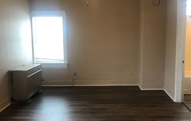 2 beds, 1 bath, $925, Unit 2