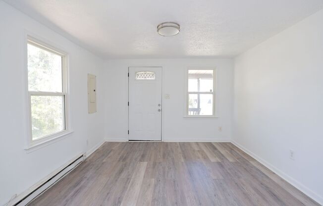 Charming & Fully Updated 1-Bedroom Duplex – Perfect for Cozy, Modern Living