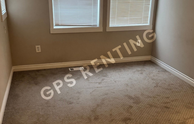 Spacious Two-Level Klahanie Townhome – Nature at Your Doorstep!