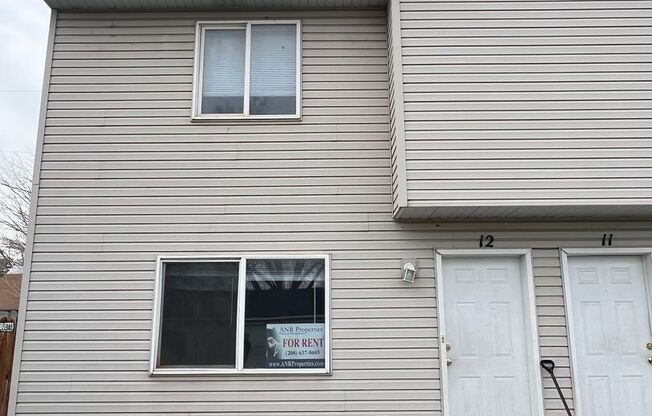 2 beds, 1 bath, $1,050, Unit 210 W Chubbuck # 12