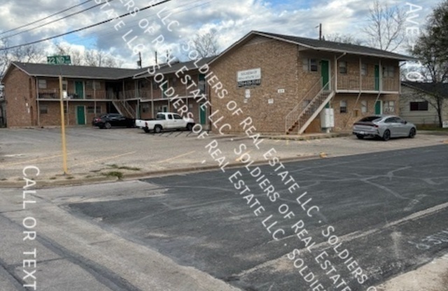 1015 PARMER AVE