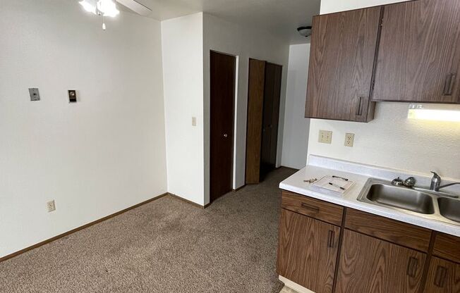 Studio, 1 bath, 335 sqft, $550, Unit 27