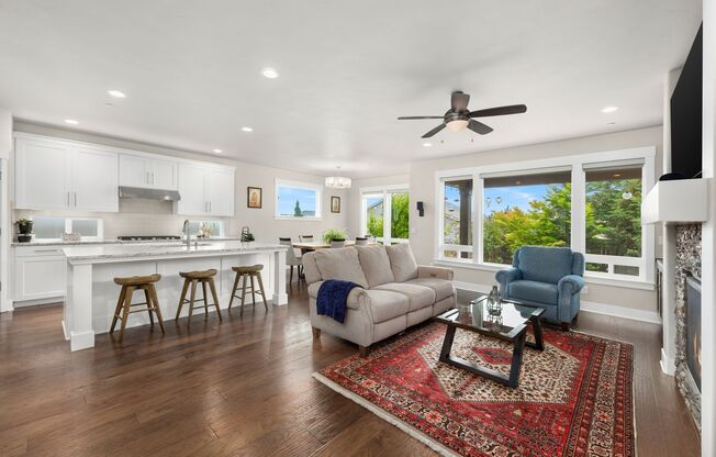 Gorgeous 4 Bedroom Camas Home With Generous Amenities!