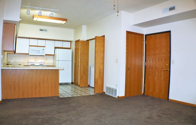 2 beds, 1 bath, $1,195