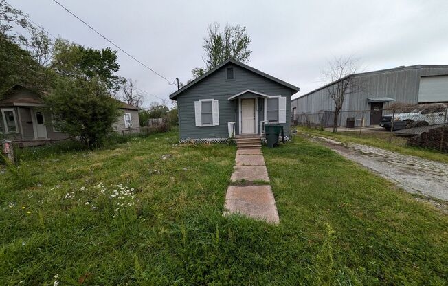 1269 Oregon Ave., Beaumont, TX 77705