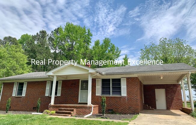 Bright Renovated 3bd Ranch In Clayton, Large Yard, Storage, Available Now!