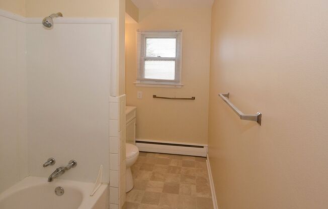 2 beds, 1 bath, $899