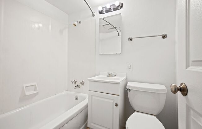 Studio, 1 bath, 355 sqft, $1,350, Unit 201