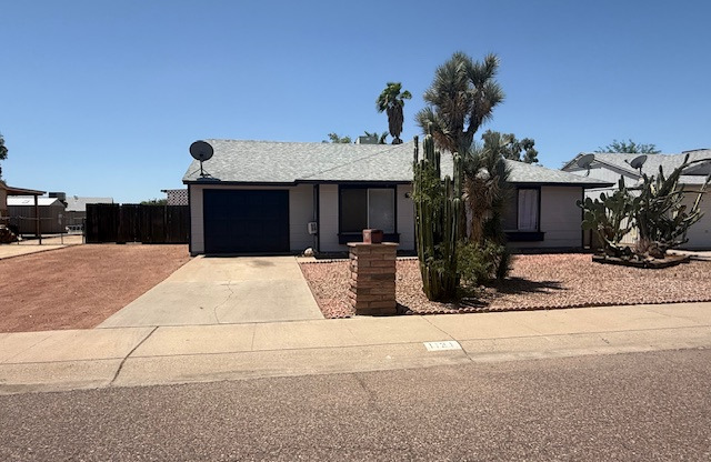 1131 W ROSS AVE