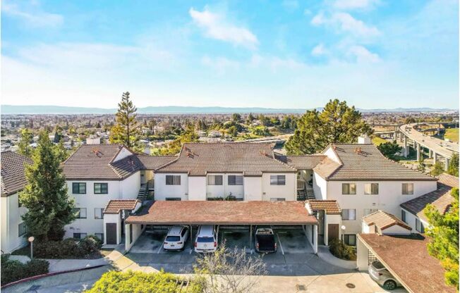 Stylish 2-Bed Condo in Gated Mesa Verde Community – Prime Hayward Location!