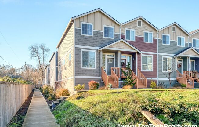 Fabulous Courtyard-Facing Corner Lot Unit | 3 BR | 2.5 BA Townhome | Across the Street from Melilah Park