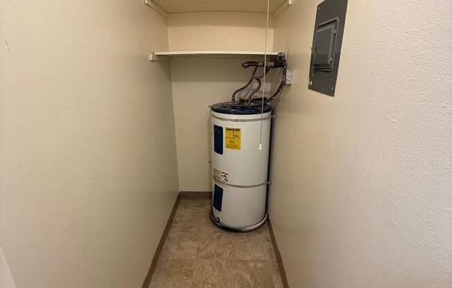 2 beds, 1 bath, 825 sqft, $1,295, Unit 421