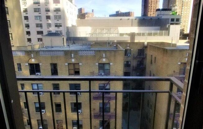 422 E 89 ST