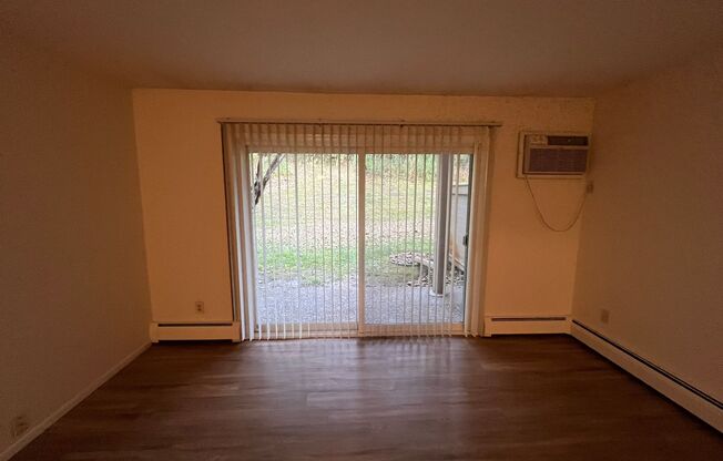1 bed, 1 bath, 812 sqft, $1,250, Unit 101-112