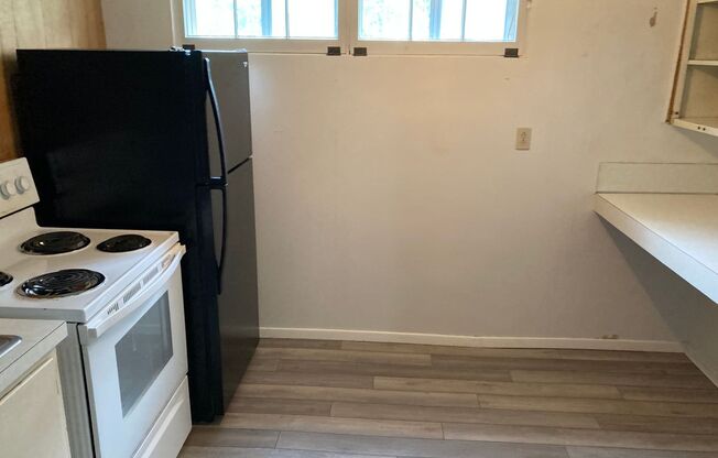 2 beds, 1 bath, $1,300, Unit 1205.5