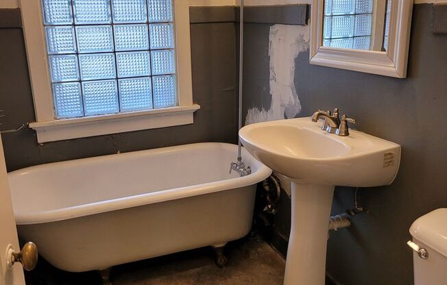 1 bed, 1 bath, $1,125, Unit 11
