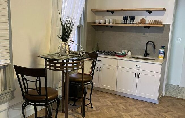 Central Location Beautiful  Remodel apartments complex