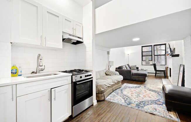 307 W 29 ST