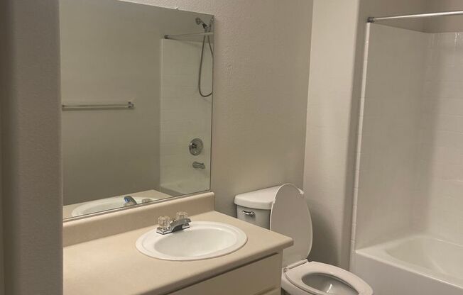 1 bed, 1 bath, $1,400, Unit 2058