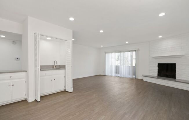 828 18th St in Santa Monica - steps to Montana Ave!