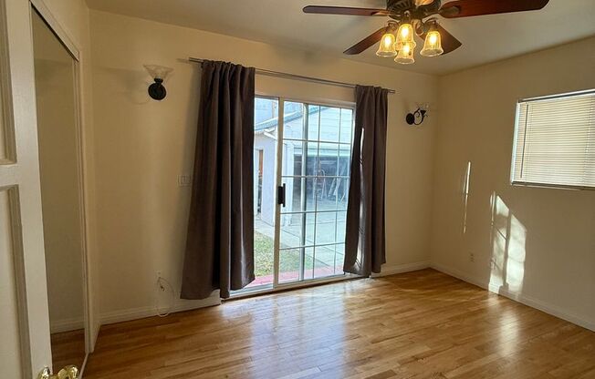 2 beds, 1 bath, $3,200